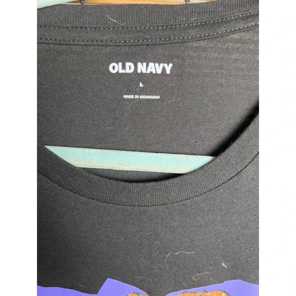 Old Navy showcases navy black